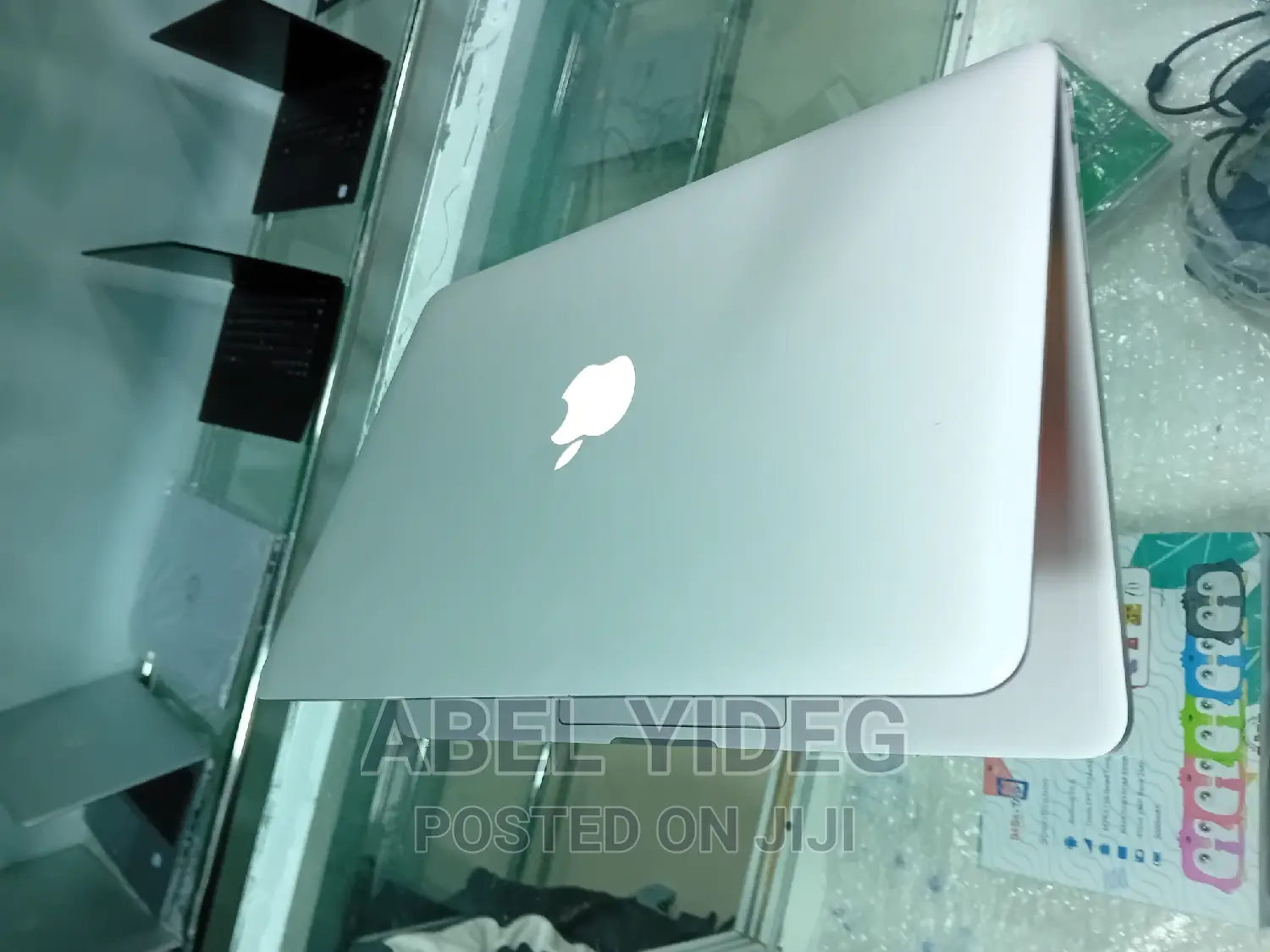 New Laptop Apple MacBook Pro 2015 8GB Intel Core I5 SSD 256GB