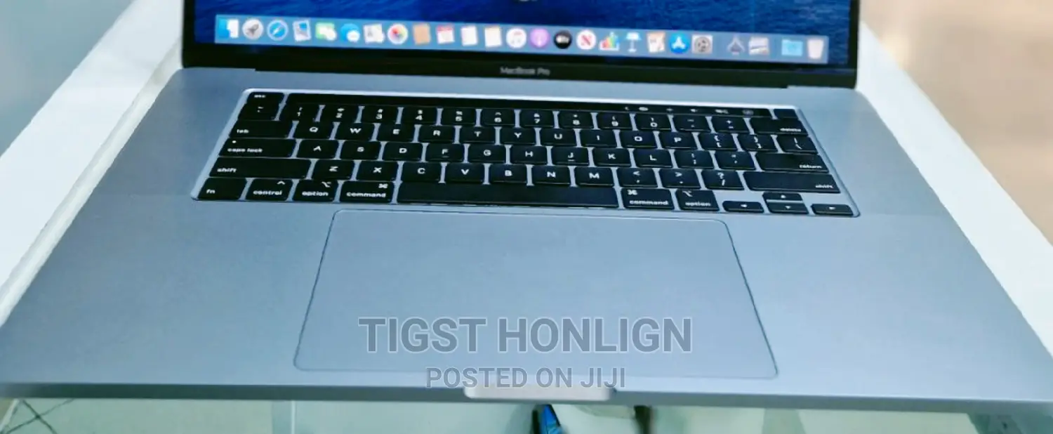 New Laptop Apple MacBook Pro 2019 16GB Intel Core I7 SSD 512GB