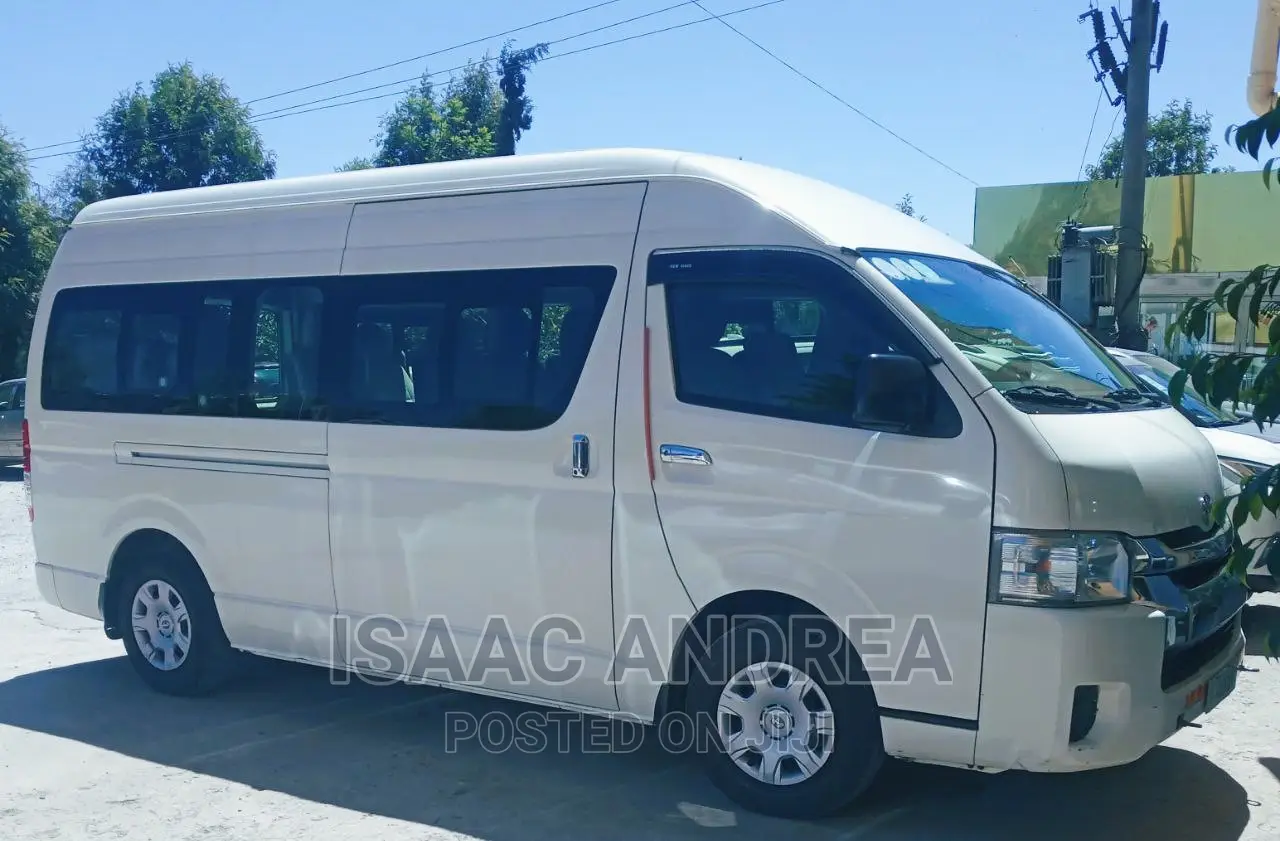 Toyota HiAce 2017 White