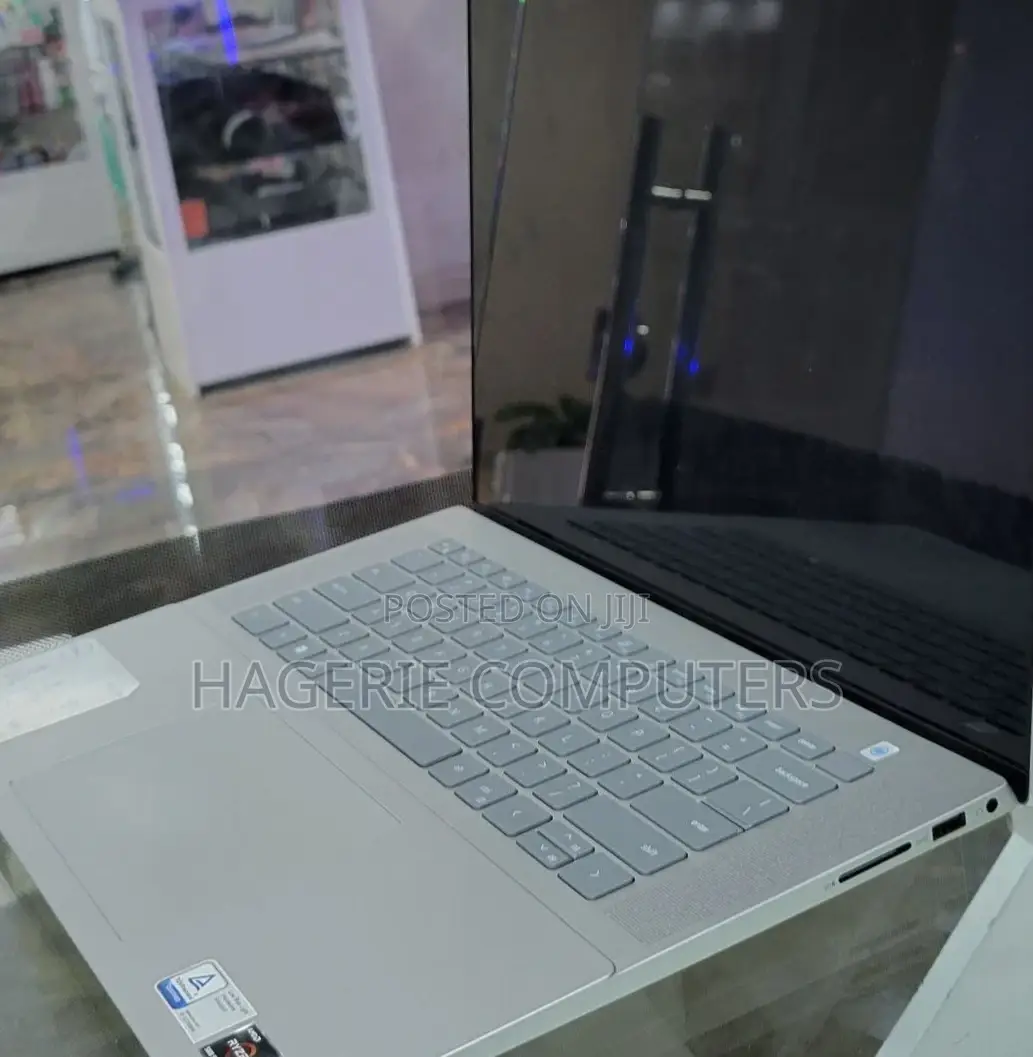 New Laptop Dell Inspiron 17 1750 16GB AMD Ryzen 7 SSD 1T