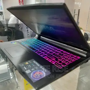 New Laptop MSI Crosshair 15 B12U 16GB Intel Core I7 SSD 512GB