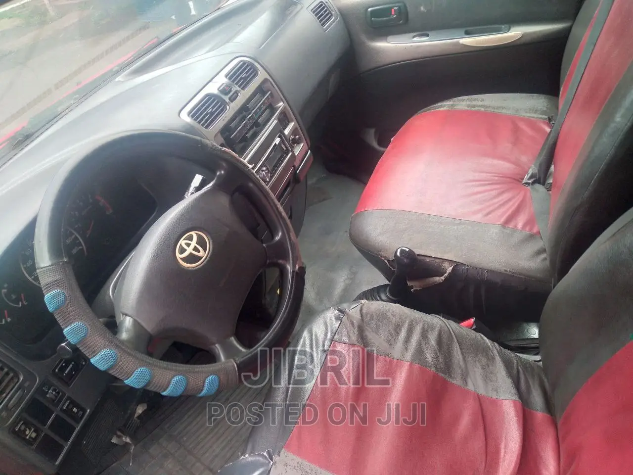 Toyota HiAce 2011 Red