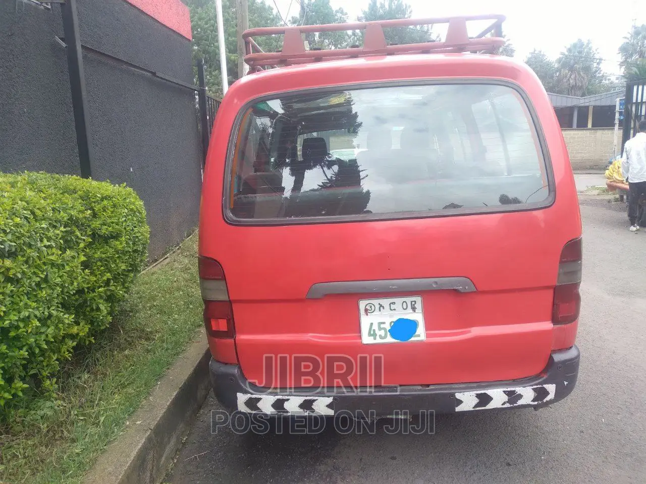 Toyota HiAce 2011 Red