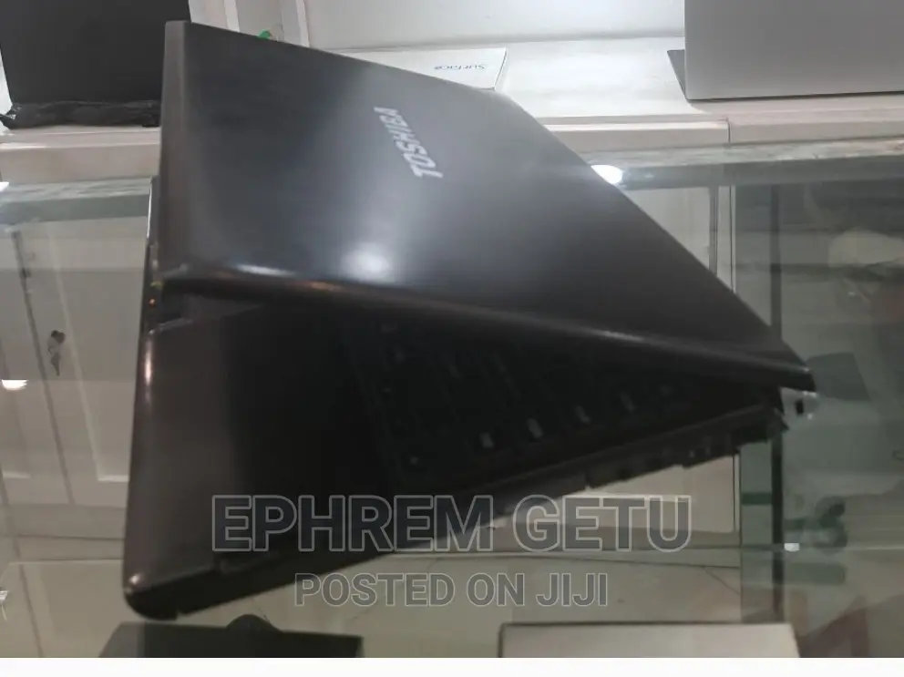 New Laptop Toshiba Satellite C850 4GB Intel Core I5 HDD 640GB