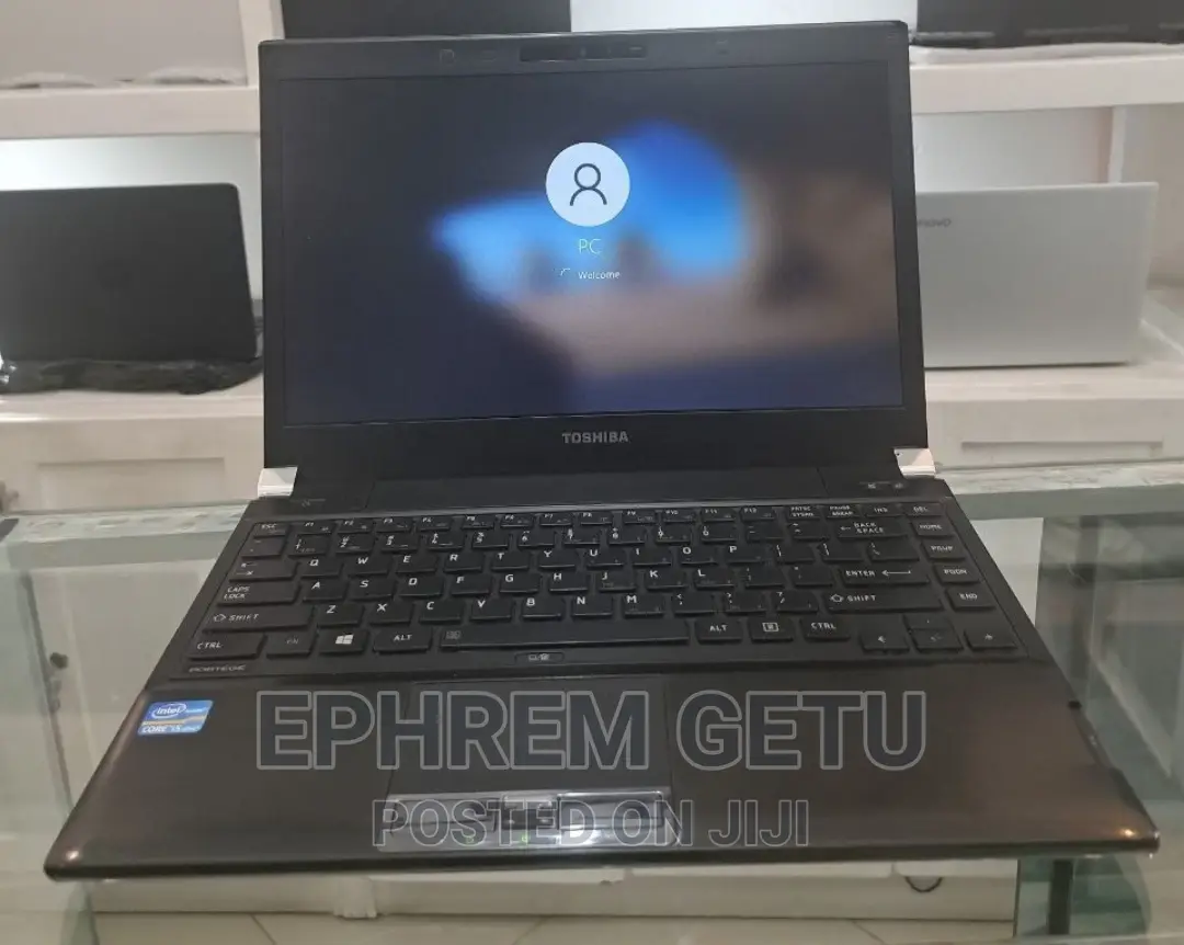 New Laptop Toshiba Satellite C850 4GB Intel Core I5 HDD 640GB