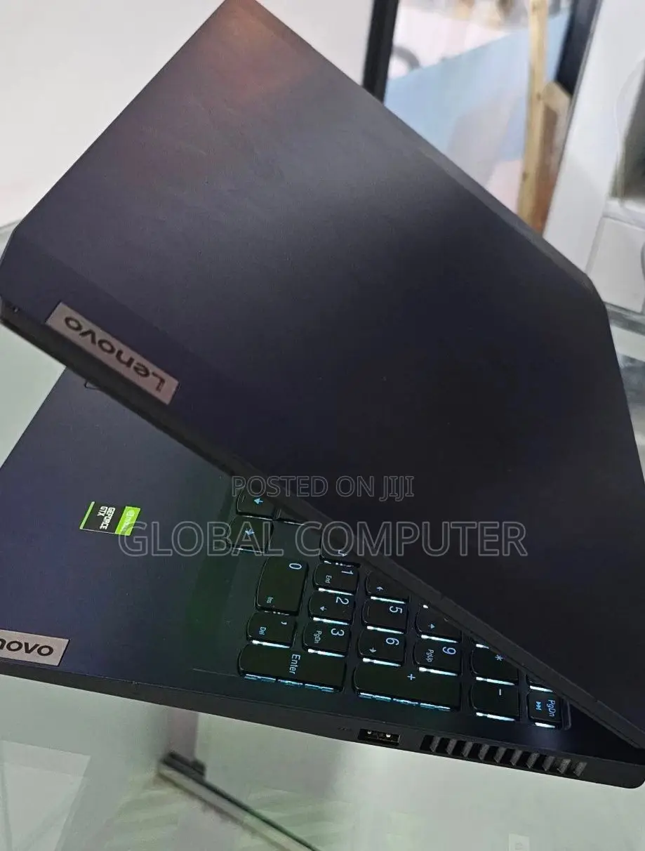 New Laptop Lenovo Legion 5 8GB AMD Ryzen 7 SSD 256GB