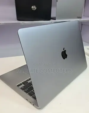 Photo - New Laptop Apple MacBook Pro 2020 16GB Intel Core I5 SSD 1T