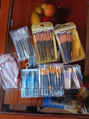 Photo - MAANGE 12 PCS Makeup Brushes Set