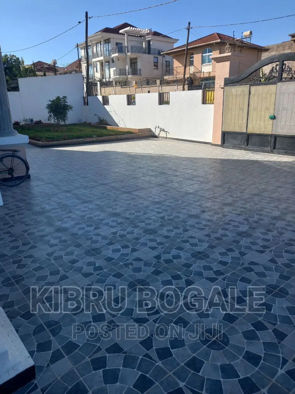 9bdrm House in Ayat, Bole for sale