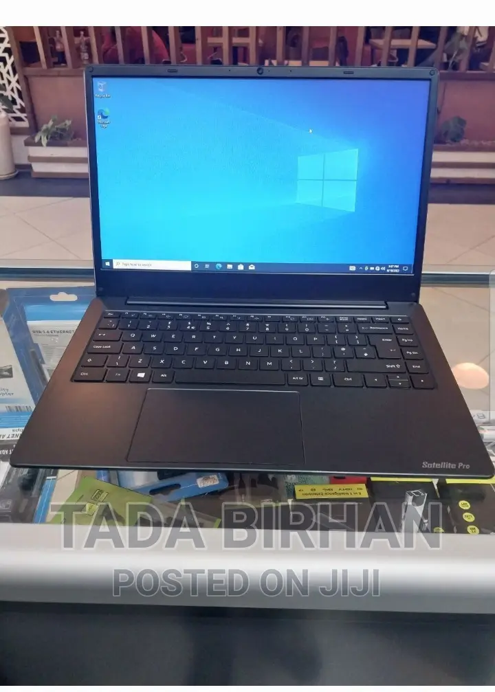 New Laptop Toshiba Satellite L450D 8GB Intel Core I3 SSD 256GB