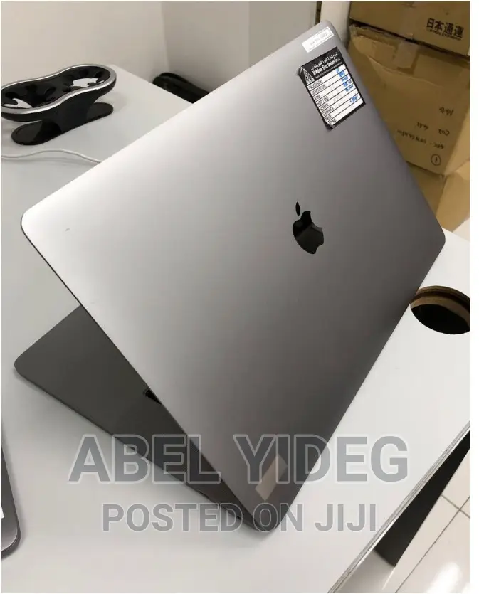 New Laptop Apple MacBook Pro 2017 16GB Intel Core I7 SSD 512GB