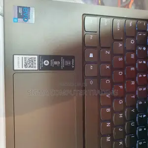 New Laptop Lenovo Yoga 700 12GB Intel Core I7 SSD 512GB