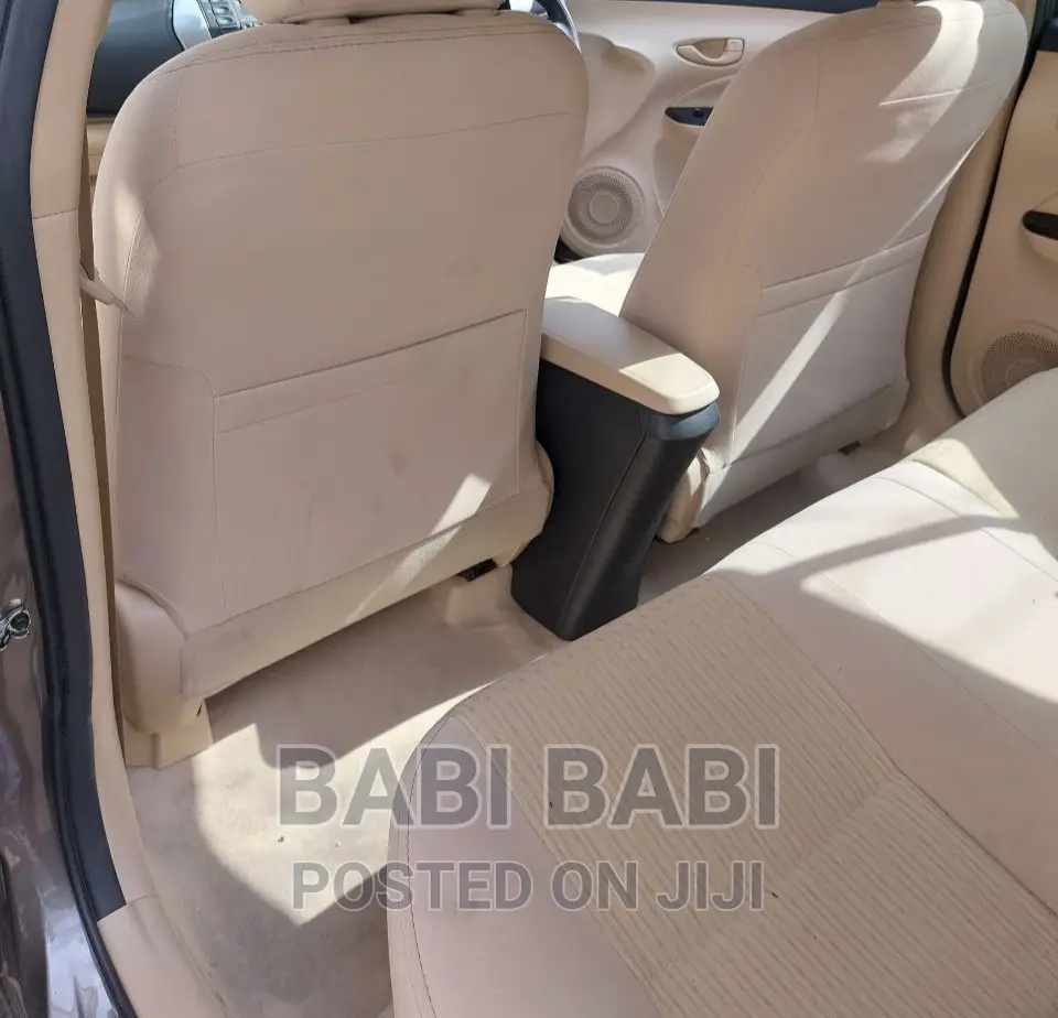 Toyota Yaris 2020 Pearl