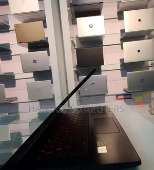 New Laptop MSI GS65 Stealth Thin 8RE 8GB Intel Core I7 SSD 512GB