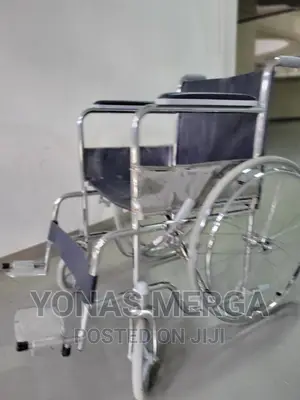 Used Wheelchair Offering Wide Range of Chrome Manual Folding