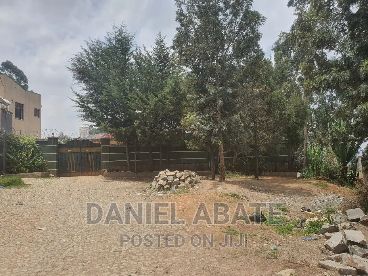 Furnished 6bdrm Apartment in Gullele for sale