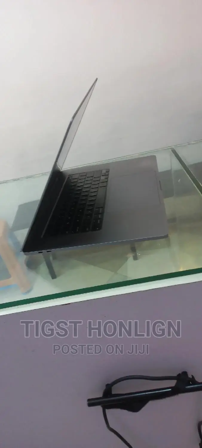 New Laptop Apple MacBook Pro 2019 32GB Intel Core I7 SSD 512GB