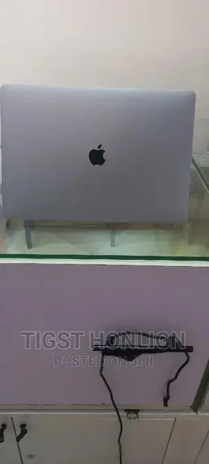 New Laptop Apple MacBook Pro 2019 32GB Intel Core I7 SSD 512GB