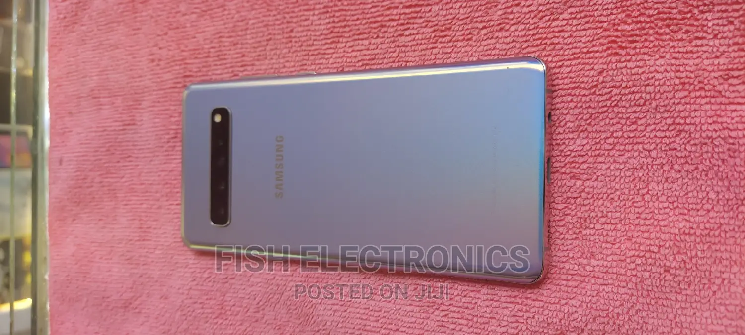 New Samsung Galaxy S10 5G 256 GB Silver