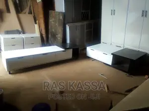 Photo - ቲቪ እስታን ሲሳብ 1,80 የሚሆን ጠረጴዛ 1,20