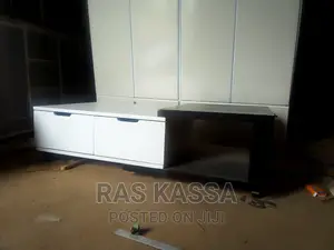 ቲቪ እስታን ሲሳብ 1,80 የሚሆን ጠረጴዛ 1,20