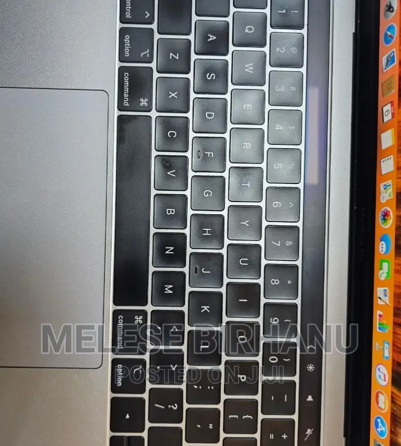 New Laptop Apple MacBook Pro 2018 8GB Intel Core I7 SSD 512GB