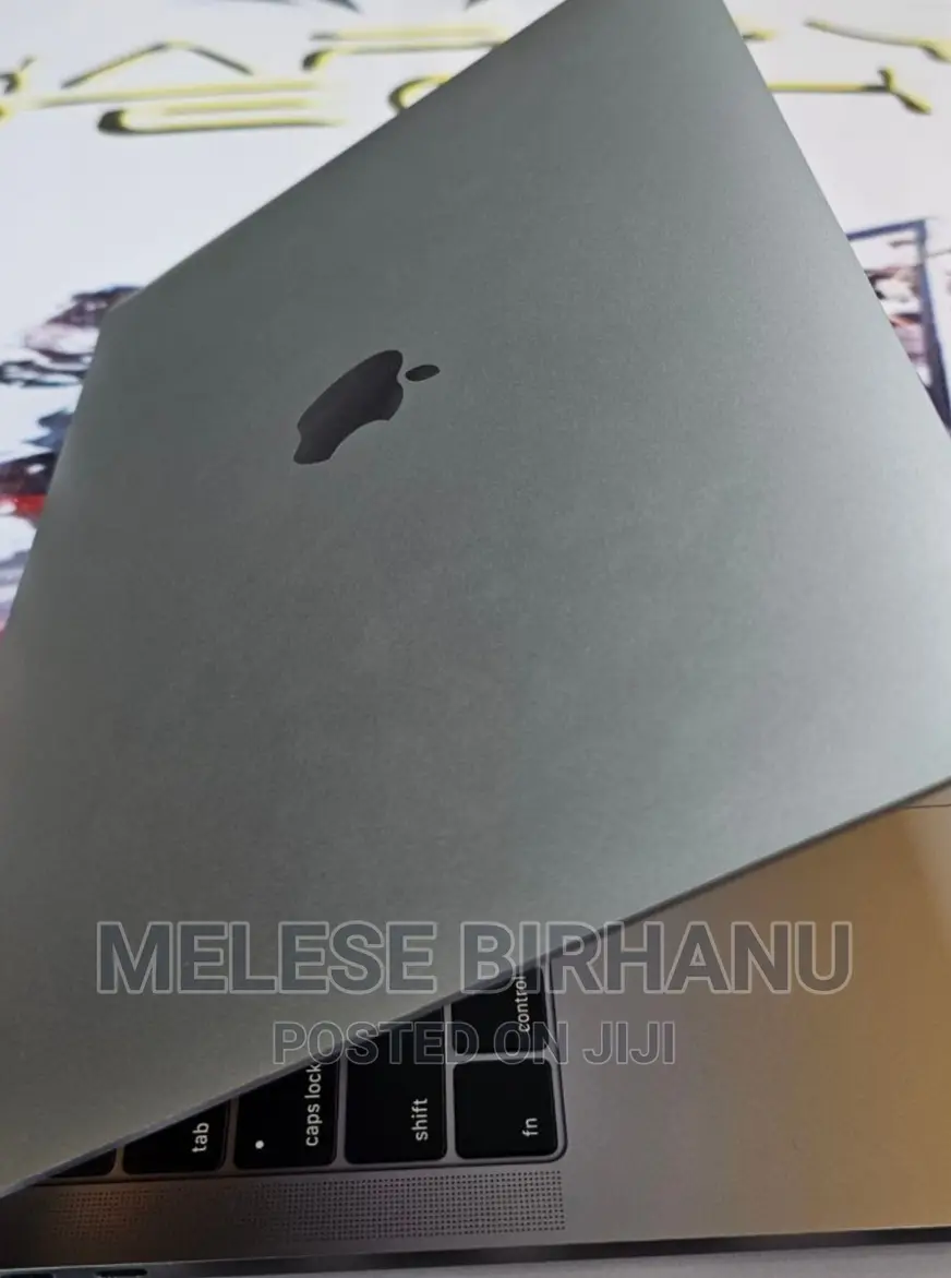 New Laptop Apple MacBook Pro 2018 8GB Intel Core I7 SSD 512GB