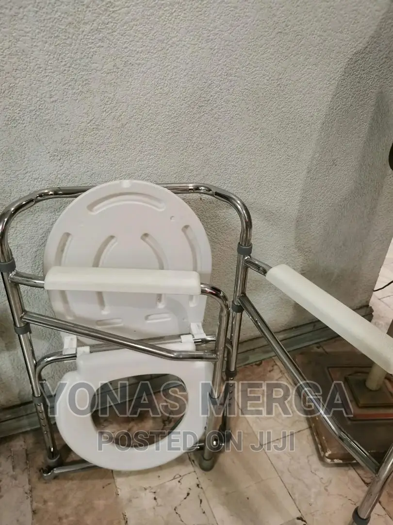 Commode Chair Type of Chair: Foldable, Size: Compact