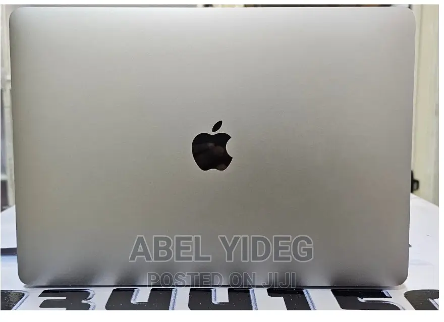 New Laptop Apple MacBook Pro 2018 8GB Intel Core I7 SSD 512GB