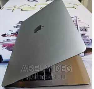 New Laptop Apple MacBook Pro 2018 8GB Intel Core I7 SSD 512GB
