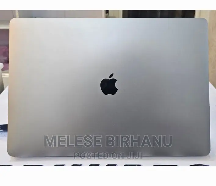 New Laptop Apple MacBook Pro 2019 8GB Intel Core I7 SSD 512GB