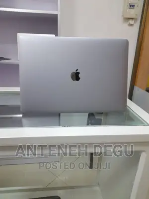 Photo - New Laptop Apple MacBook Pro 2017 16GB Intel Core I7 SSD 512GB