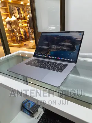 New Laptop Apple MacBook Pro 2017 16GB Intel Core I7 SSD 512GB