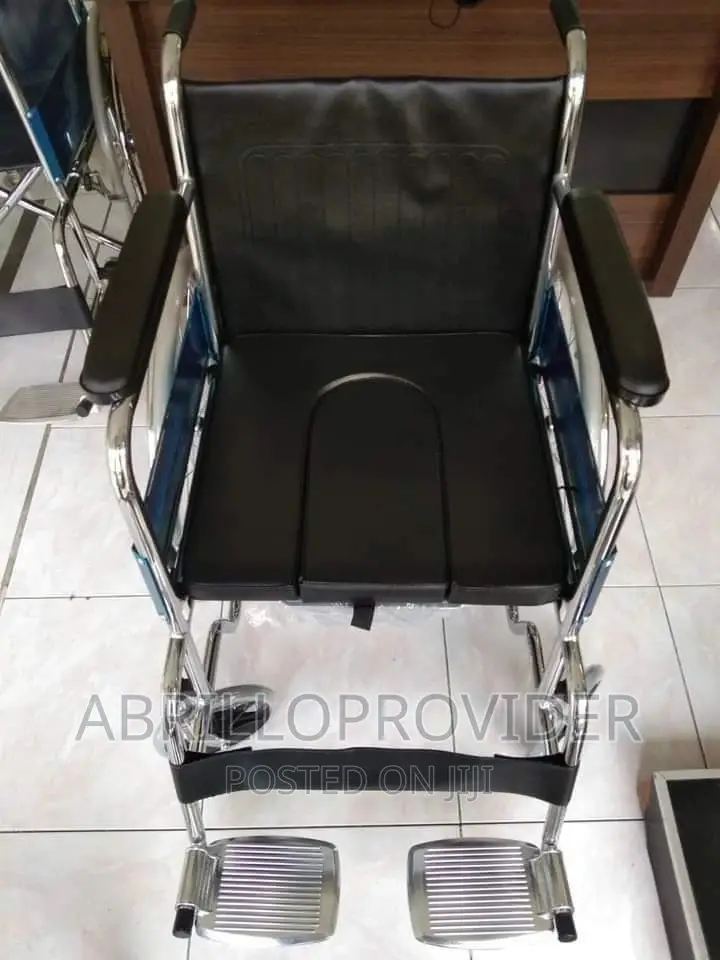 Commode Wheelchair Full Opt የራሱ ፖፖ ያለው አልሙኒየም ዌልቸር