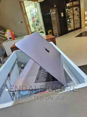 New Laptop Apple MacBook Pro 2017 16GB Intel Core I7 SSD 512GB