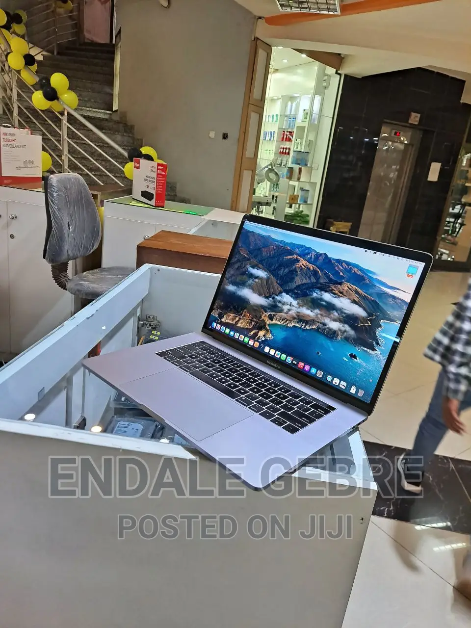 New Laptop Apple MacBook Pro 2017 16GB Intel Core I7 SSD 512GB