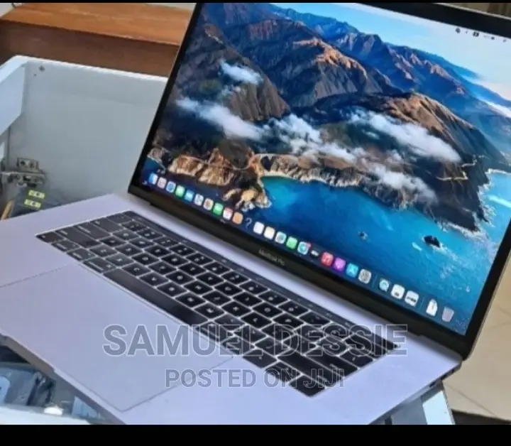 New Laptop Apple MacBook Pro 2017 16GB Intel Core I7 SSD 512GB