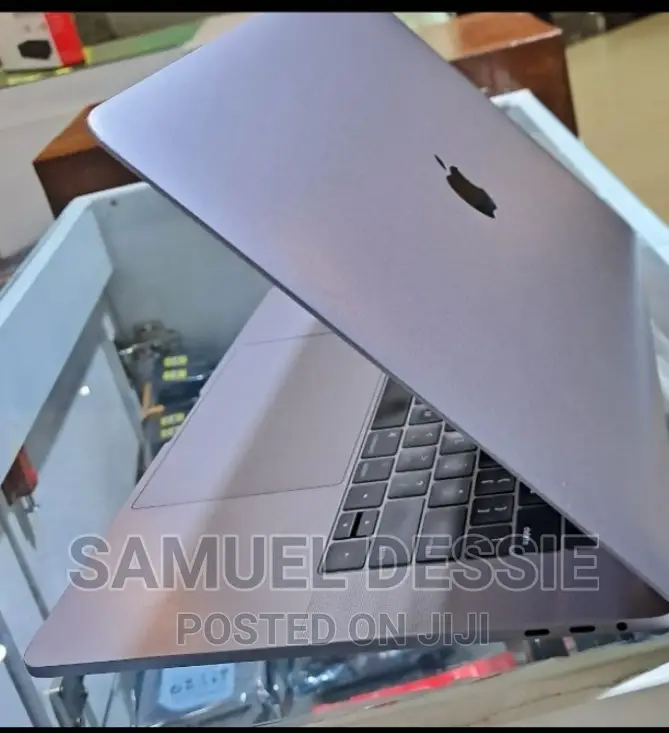 New Laptop Apple MacBook Pro 2017 16GB Intel Core I7 SSD 512GB