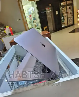 New Laptop Apple MacBook Pro 2017 16GB Intel Core I7 SSD 512GB