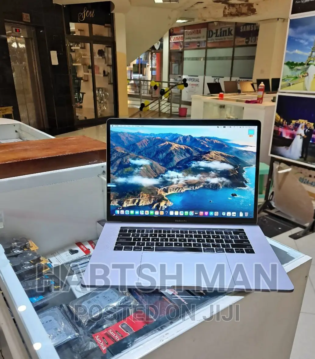 New Laptop Apple MacBook Pro 2017 16GB Intel Core I7 SSD 512GB