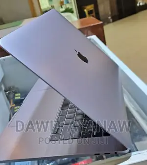 New Laptop Apple MacBook Pro 2017 16GB Intel Core I7 SSD 512GB