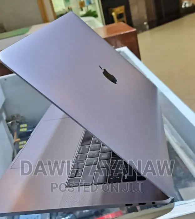 New Laptop Apple MacBook Pro 2017 16GB Intel Core I7 SSD 512GB