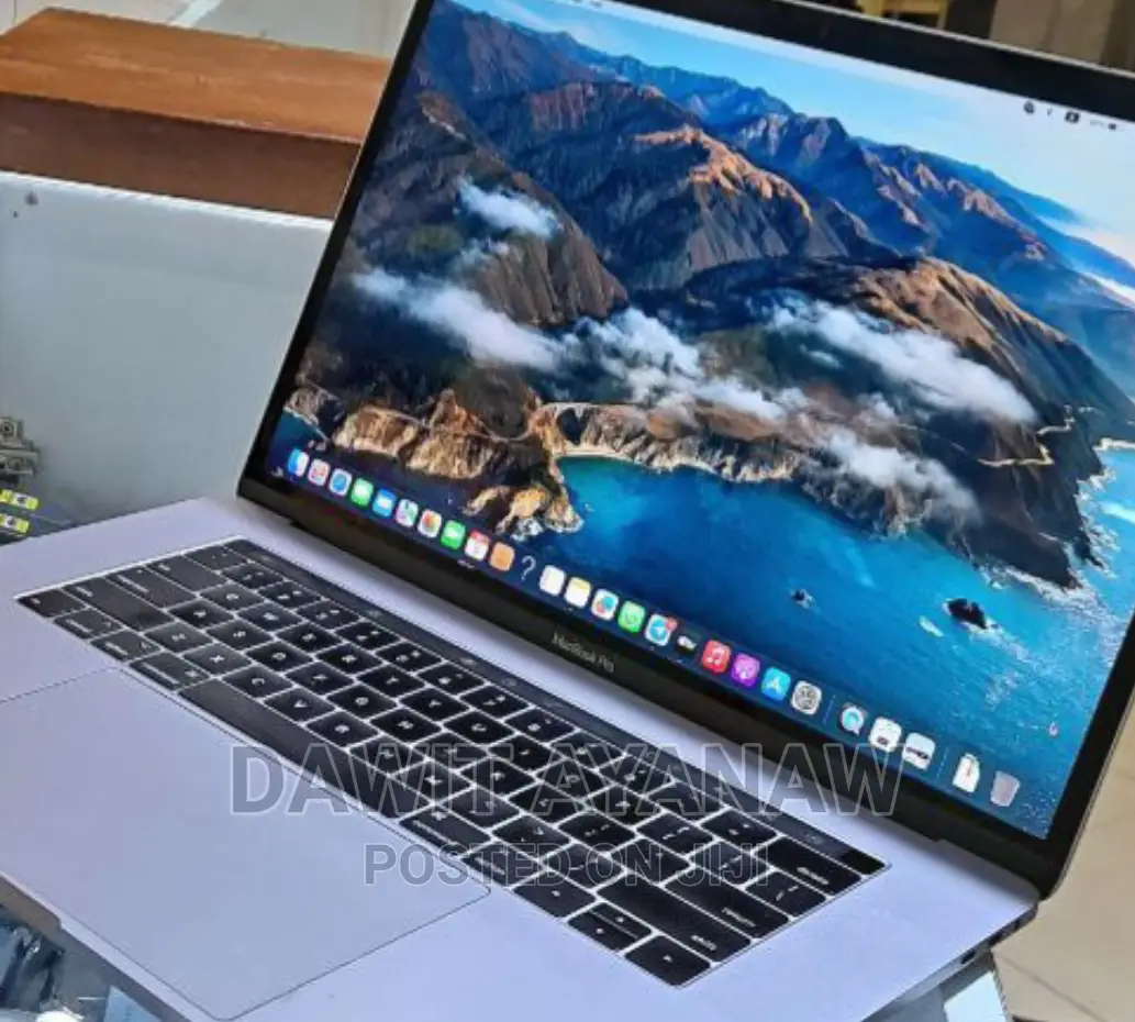 New Laptop Apple MacBook Pro 2017 16GB Intel Core I7 SSD 512GB