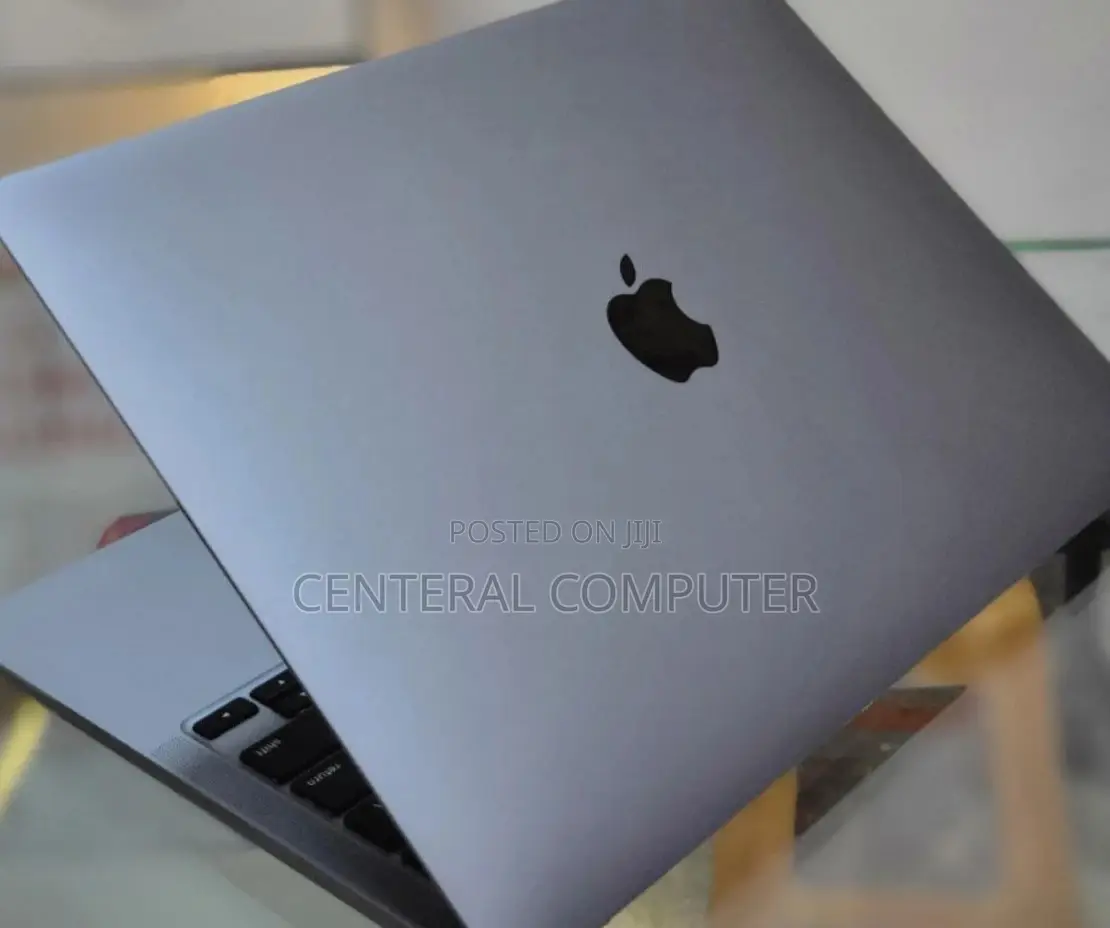 New Laptop Apple MacBook Pro 2020 M1 8GB Apple M1 SSD 256GB