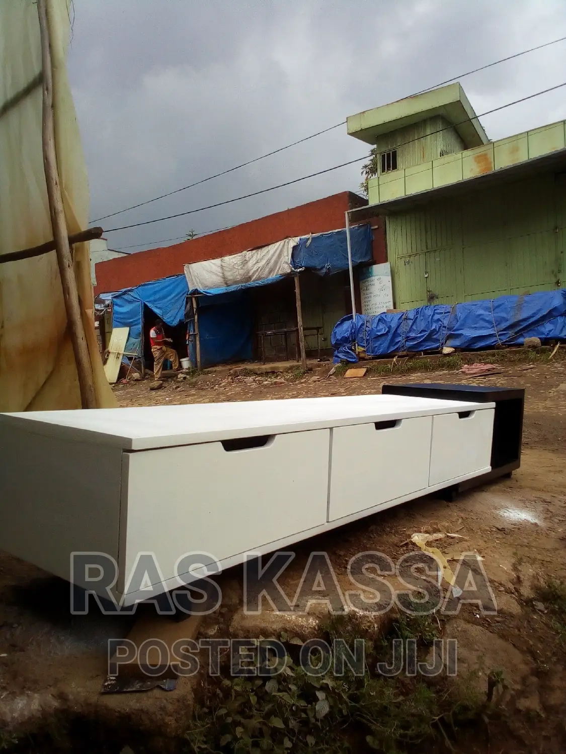 ሲሳብ 2 ሜትር የሚሆን ቲቪ እስታንድ