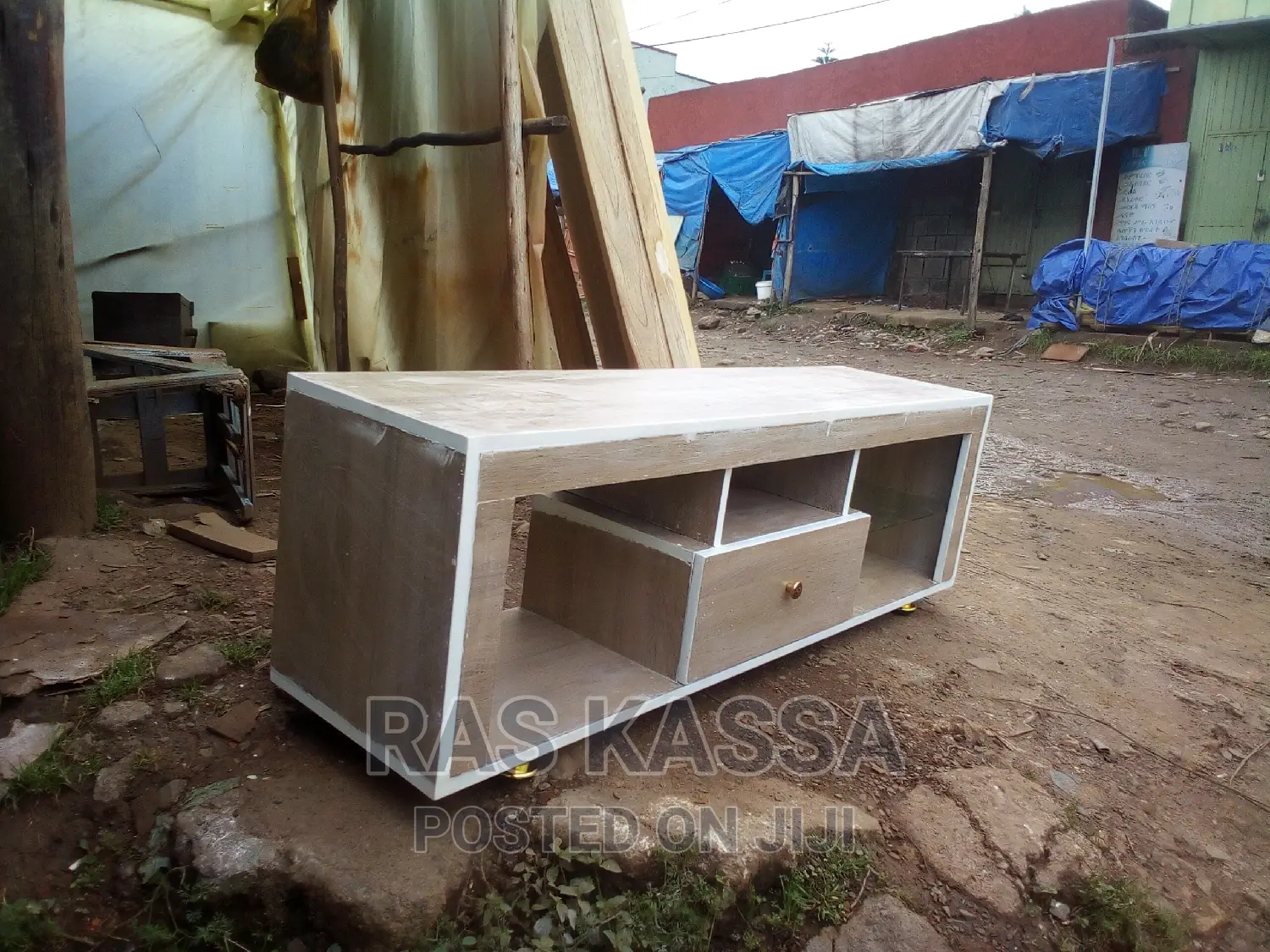 1,50 ቲቪ እስታንድ