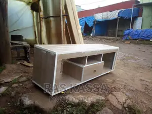 1,50 ቲቪ እስታንድ