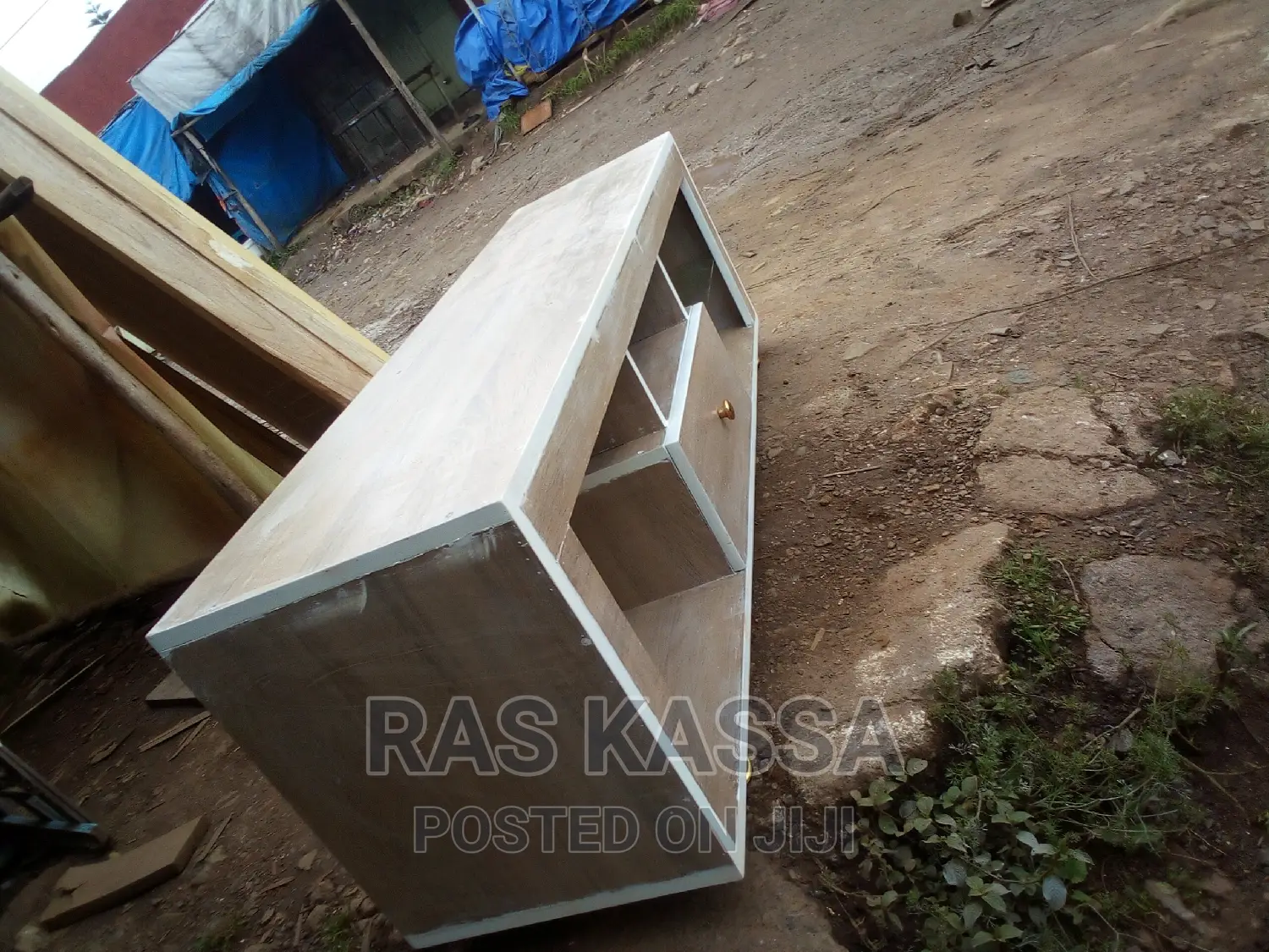 1,50 ቲቪ እስታንድ