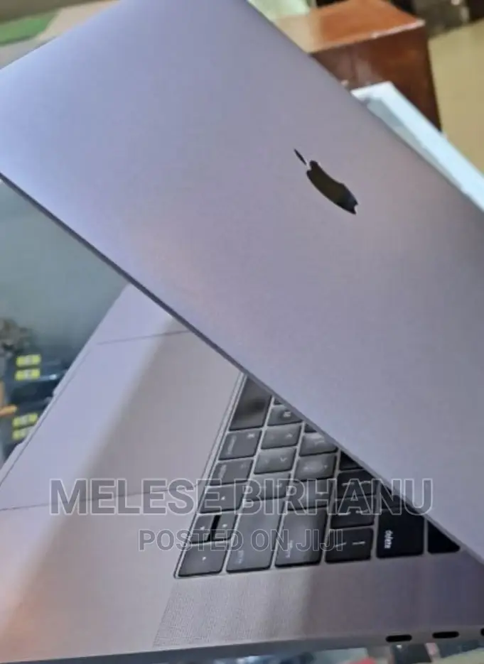 Laptop Apple MacBook Pro 2017 16GB Intel Core I7 SSD 512GB