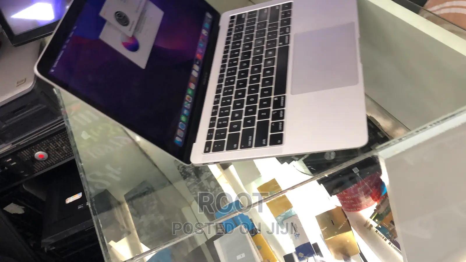 New Laptop Apple MacBook 2019 8GB Intel Core I5 SSD 256GB